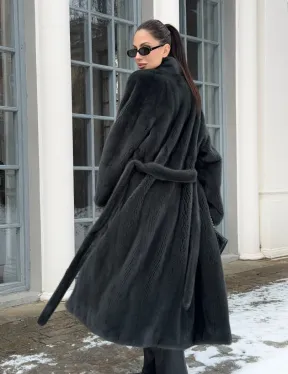 Модная норковая шуба в цвете графит с V-образным воротником