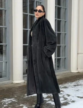 Модная норковая шуба в цвете графит с V-образным воротником