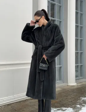 Модная норковая шуба в цвете графит с V-образным воротником