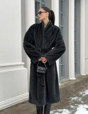 Модная норковая шуба в цвете графит с V-образным воротником