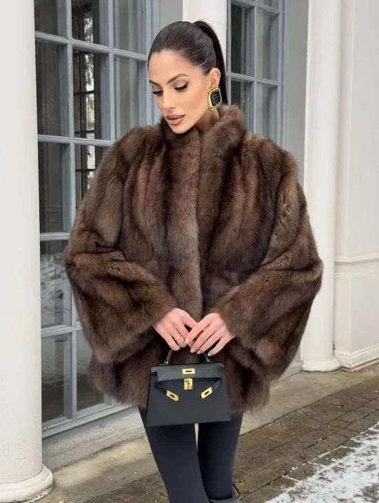 Полушубок из баргузинского соболя с V-образным воротником седина 2/3