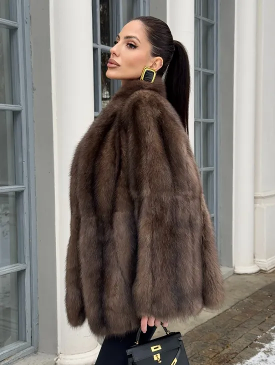 Полушубок из баргузинского соболя с V-образным воротником седина 2/3