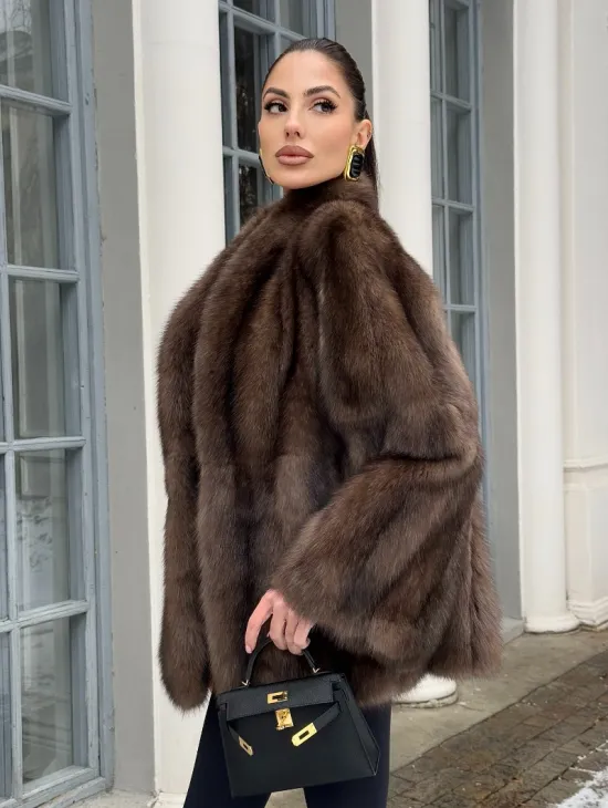 Полушубок из баргузинского соболя с V-образным воротником седина 2/3