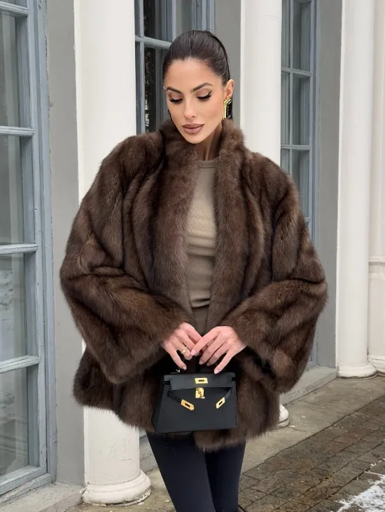 Полушубок из баргузинского соболя с V-образным воротником седина 2/3