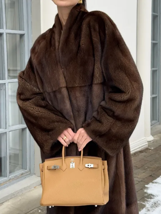 Цельнокроенная норковая шуба из североамериканской норки соболиного оттенка