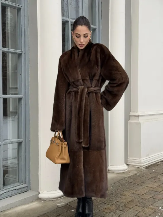 Цельнокроенная норковая шуба из североамериканской норки соболиного оттенка