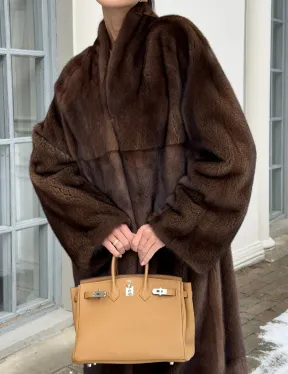 Цельнокроенная норковая шуба из североамериканской норки соболиного оттенка