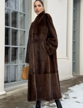 Цельнокроенная норковая шуба из североамериканской норки соболиного оттенка