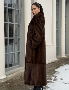 Цельнокроенная норковая шуба из североамериканской норки соболиного оттенка