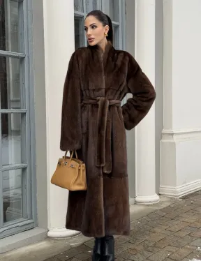 Цельнокроенная норковая шуба из североамериканской норки соболиного оттенка