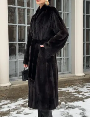 Шуба из аукционного меха норки SAGA FURS в натуральном коричневом цвете