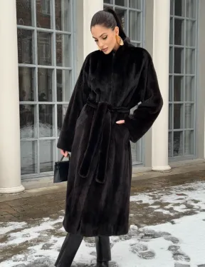 Шуба из аукционного меха норки SAGA FURS в натуральном коричневом цвете