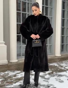 Шуба из аукционного меха норки SAGA FURS в натуральном коричневом цвете