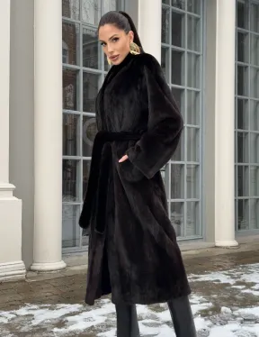 Шуба из аукционного меха норки SAGA FURS в натуральном коричневом цвете