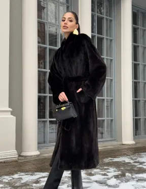 Шуба из аукционного меха норки SAGA FURS в натуральном коричневом цвете