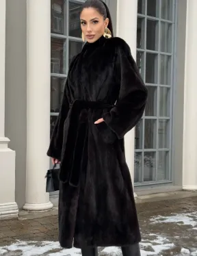 Шуба из аукционного меха норки SAGA FURS в натуральном коричневом цвете