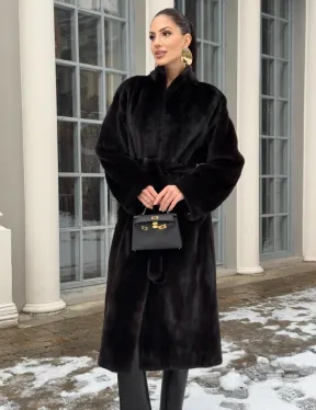 Шуба из аукционного меха норки SAGA FURS в натуральном коричневом цвете