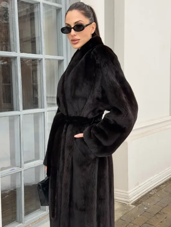 Натуральная коричневая норковая шуба в аукционном мехе SAGA FURS