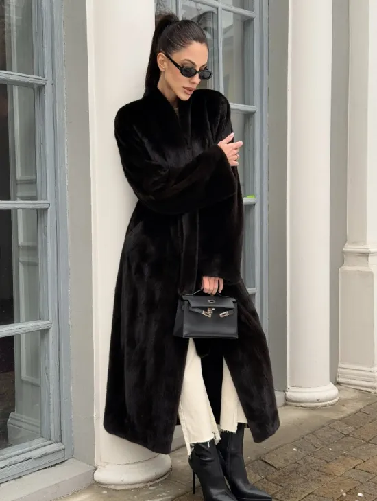 Натуральная коричневая норковая шуба в аукционном мехе SAGA FURS