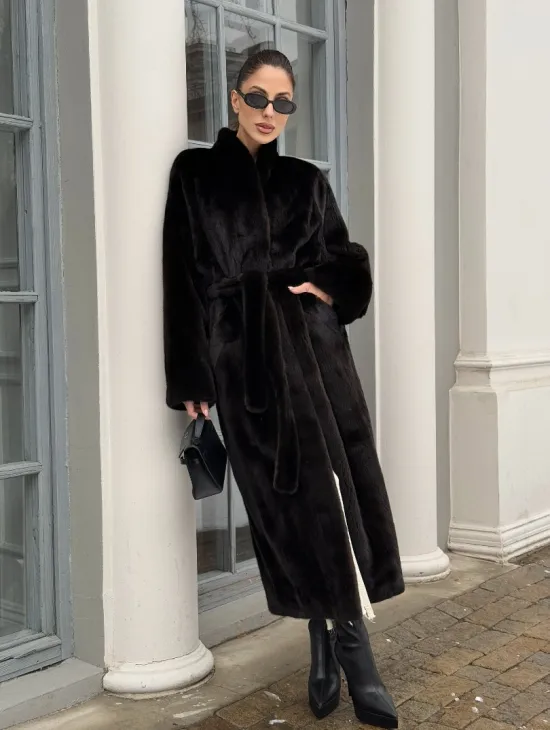 Натуральная коричневая норковая шуба в аукционном мехе SAGA FURS