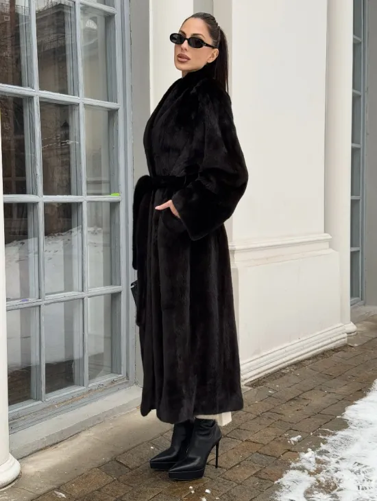 Натуральная коричневая норковая шуба в аукционном мехе SAGA FURS