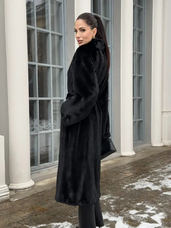 Натуральная женская норковая шуба из аукционного меха норки Blackglama