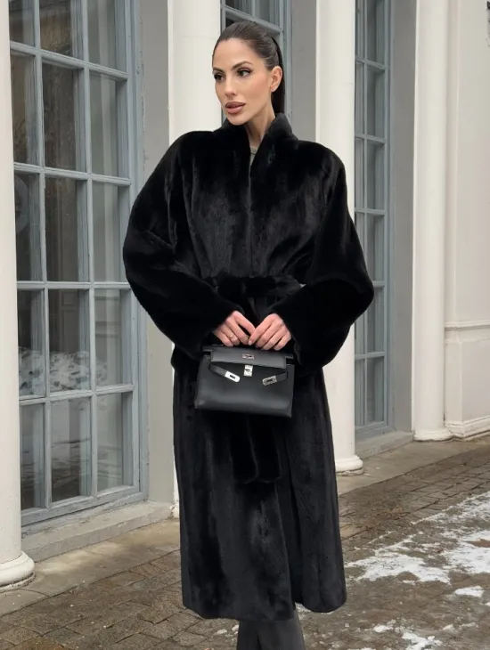 Натуральная женская норковая шуба из аукционного меха норки Blackglama