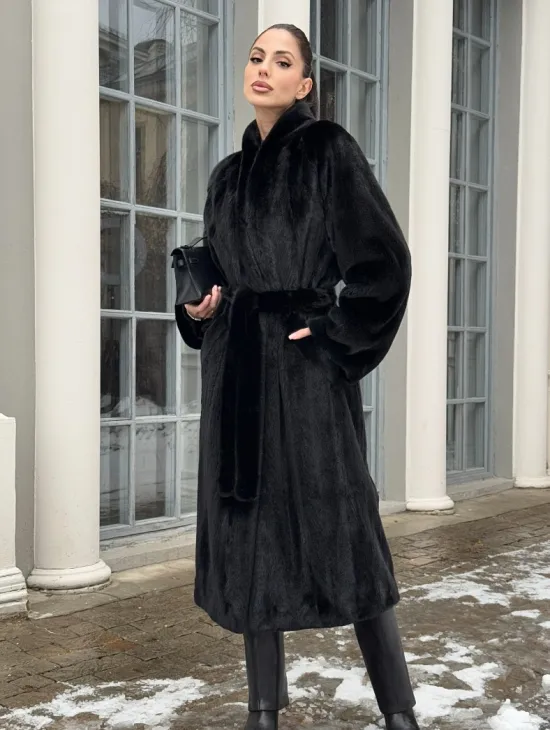 Натуральная женская норковая шуба из аукционного меха норки Blackglama