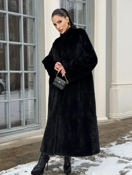 Цельнокроенная норковая шуба из аукционной норки Blackglama