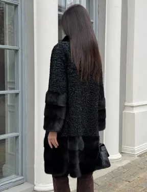 Черная шуба из меха каракульчи с отделкой из меха норки