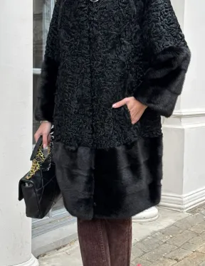 Черная шуба из меха каракульчи с отделкой из меха норки