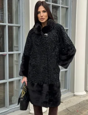 Черная шуба из меха каракульчи с отделкой из меха норки