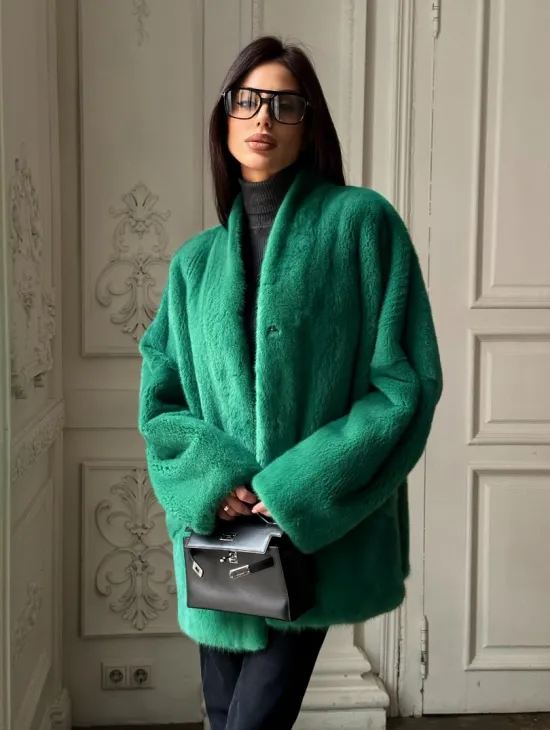 Изумрудный норковый полушубок с V-образным воротником