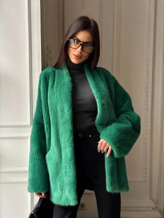 Изумрудный норковый полушубок с V-образным воротником