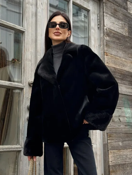 Короткий меховой полушубок из стриженной норки, английский воротник