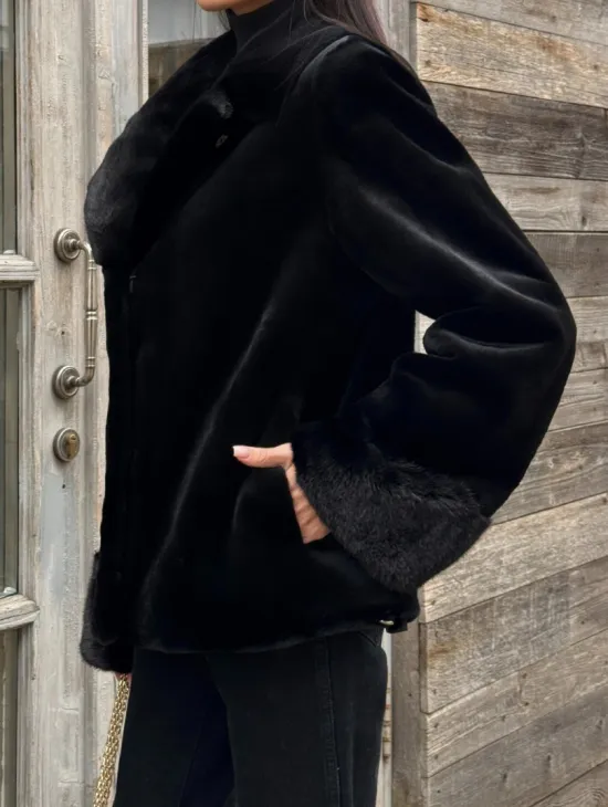 Короткий меховой полушубок из стриженной норки, английский воротник