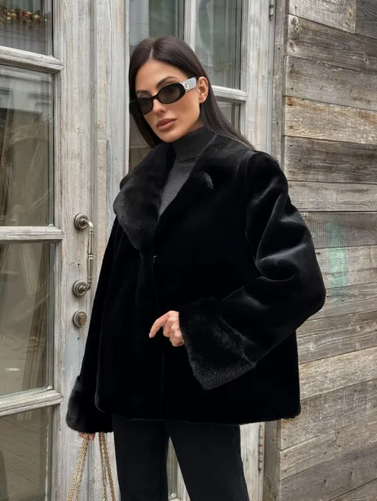 Короткий меховой полушубок из стриженной норки, английский воротник