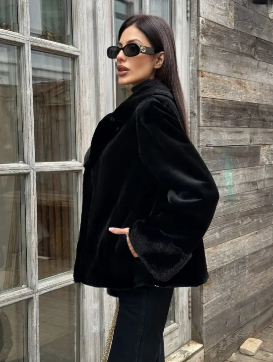 Короткий меховой полушубок из стриженной норки, английский воротник