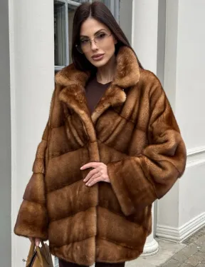Короткая шуба с эффектным английским воротником в золотистом цвете