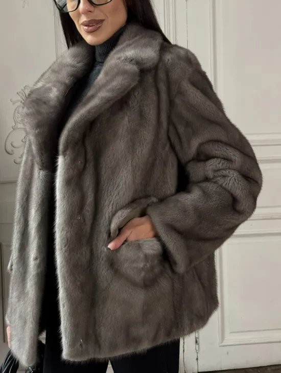 Норковый жакет классического кроя с прорезными карманами клапанами