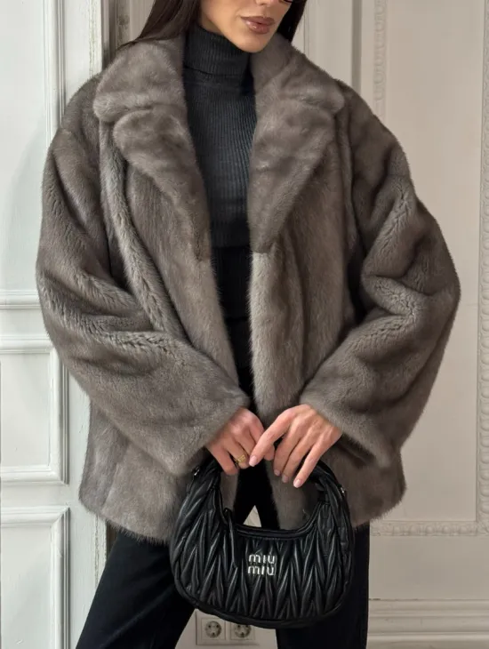 Норковый жакет классического кроя с прорезными карманами клапанами