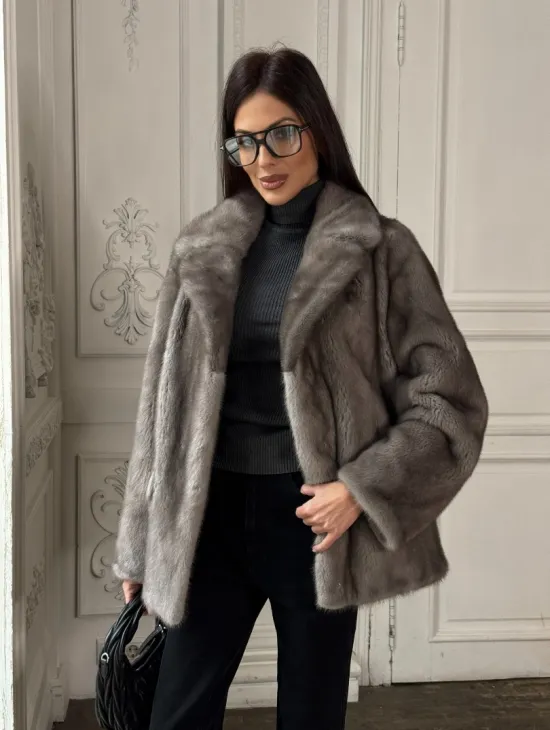 Норковый жакет классического кроя с прорезными карманами клапанами