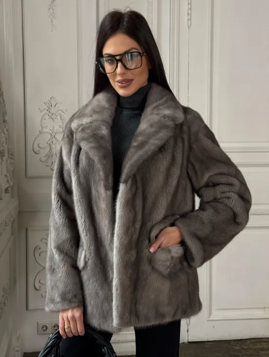 Норковый жакет классического кроя с прорезными карманами клапанами