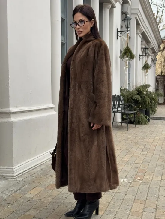 Натуральная шуба пастель из скандинавской норки SAGA FURS SUPERIOR