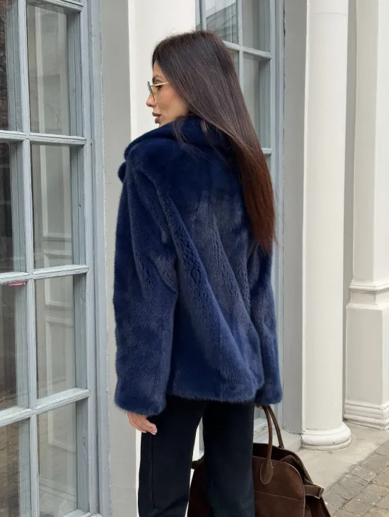Синий норковый полушубок с английским воротником