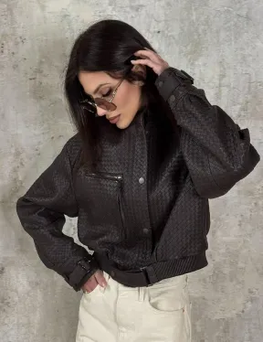 Женский бомбер из натуральной плетёной кожи