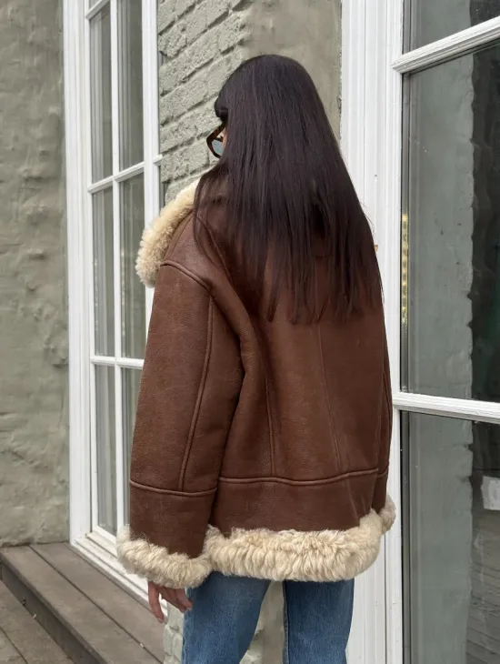 Коричневая женская дубленка с воротником «Челси» из овчины тиградо