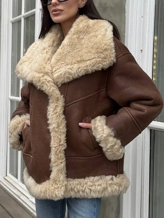 Коричневая женская дубленка с воротником «Челси» из овчины тиградо