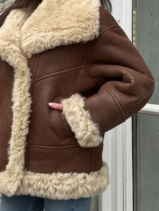 Коричневая женская дубленка с воротником «Челси» из овчины тиградо