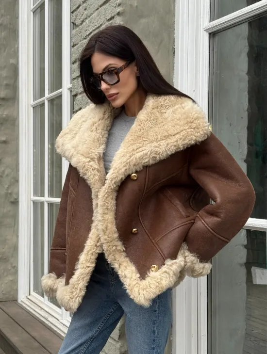Коричневая женская дубленка с воротником «Челси» из овчины тиградо